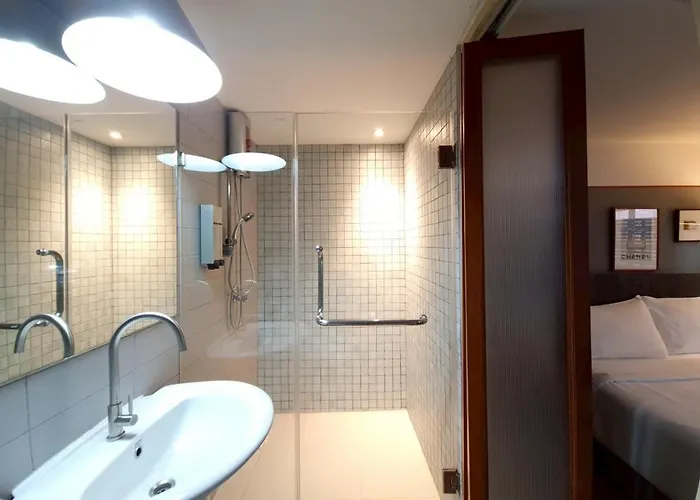 Somewhere To Escape - Hometel Hotel