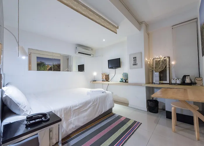 Somewhere To Escape - Hometel 3*