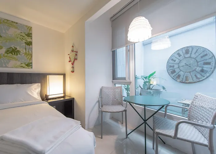 Somewhere To Escape - Hometel 3*