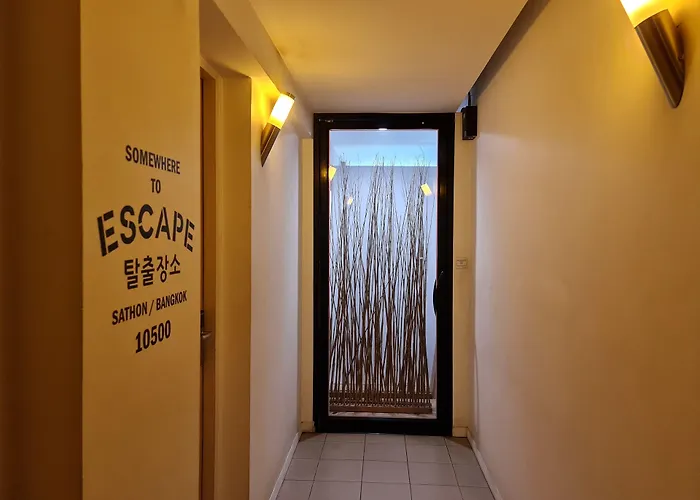 Somewhere To Escape - Hometel 호텔 3*