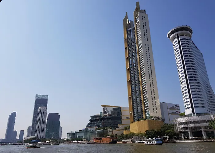Somewhere To Escape - Hometel Hotel 3*