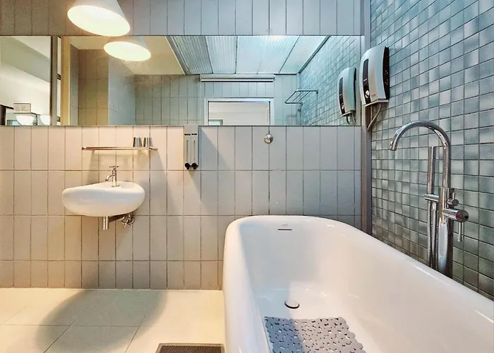 Somewhere To Escape - Hometel 3* Bangkok