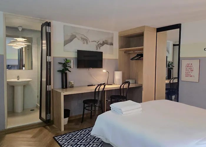 Somewhere To Escape - Hometel Hotel Bangkok