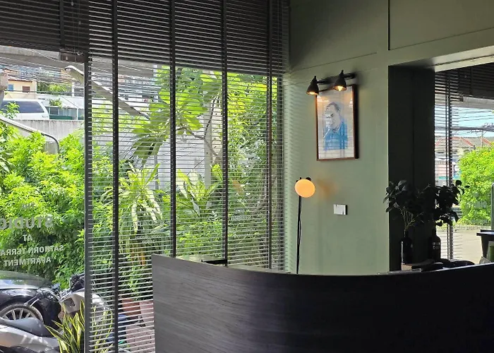 Somewhere To Escape - Hometel Hotel