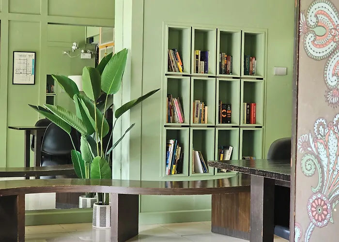 Somewhere To Escape - Hometel Hotel Bangkok