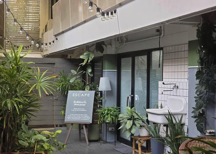 Somewhere To Escape - Hometel Hotel Bangkok